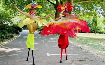 Flower Themed Stilt Walkers 5 1 400x250 1